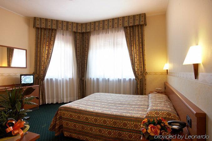 Hotel Dropiluc Druento Habitación foto