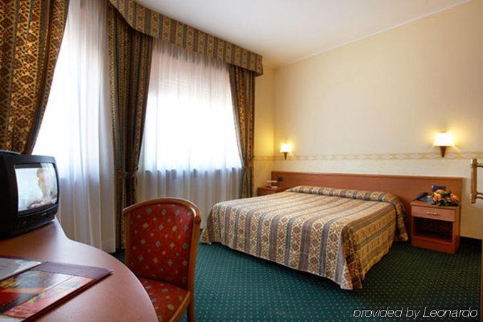 Hotel Dropiluc Druento Habitación foto